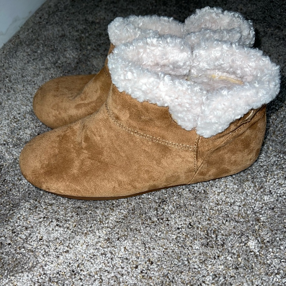 Zodiac size  9 like new comfy